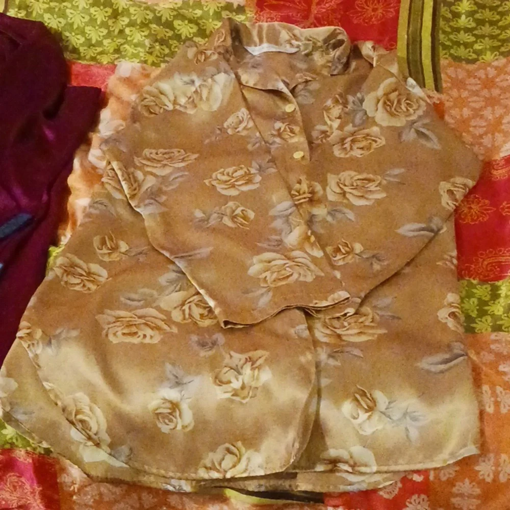 Two VS Night Shirts Both M&EUC!! - Picture 3 of 3